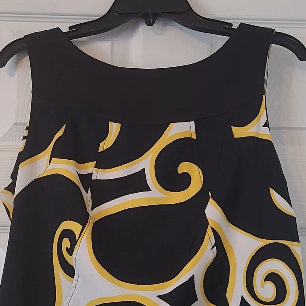 Stunning sleeveless dress in a size 14 petite - Picture 2 of 6